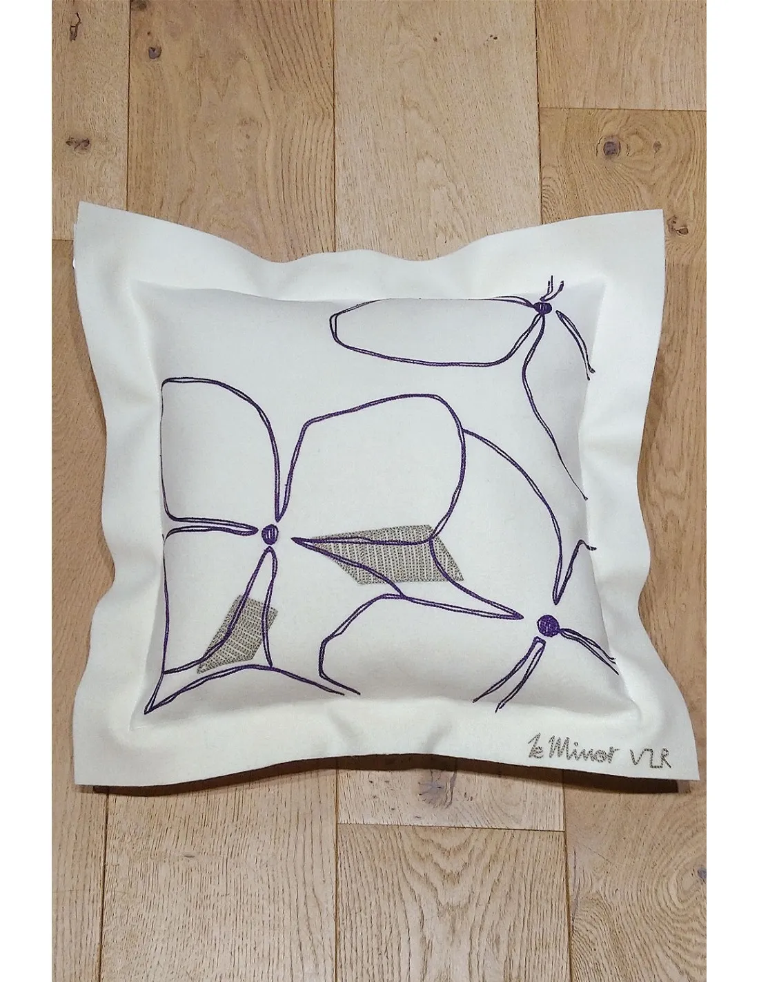 Coussin Brodé Hortensia